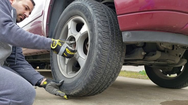 Emergency Flat Tire Change in Kirkland, WA