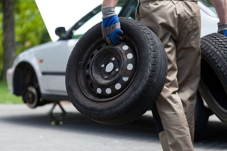 Professional Flat Tire Change in Bellevue, WA